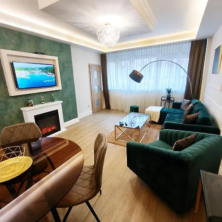 Deluxe Two Bedrooms In Center Apartment