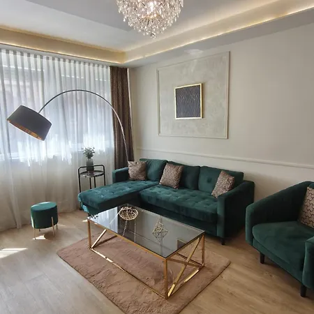 Deluxe Two Bedrooms In Center *